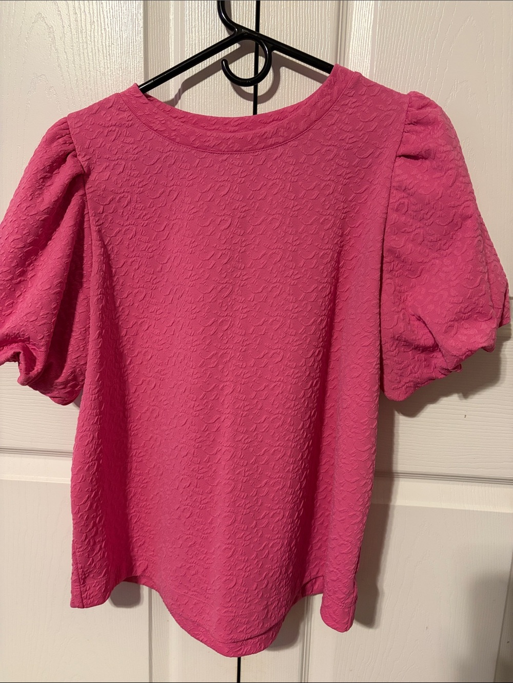 crown & ivy Hot Pink Puff Sleeve Textured Top